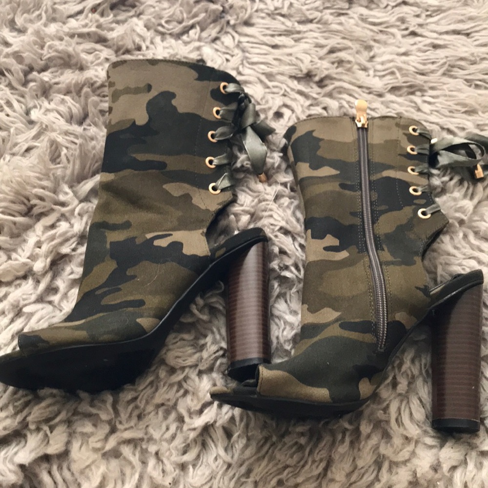 Shoes - Picture 2 of 3